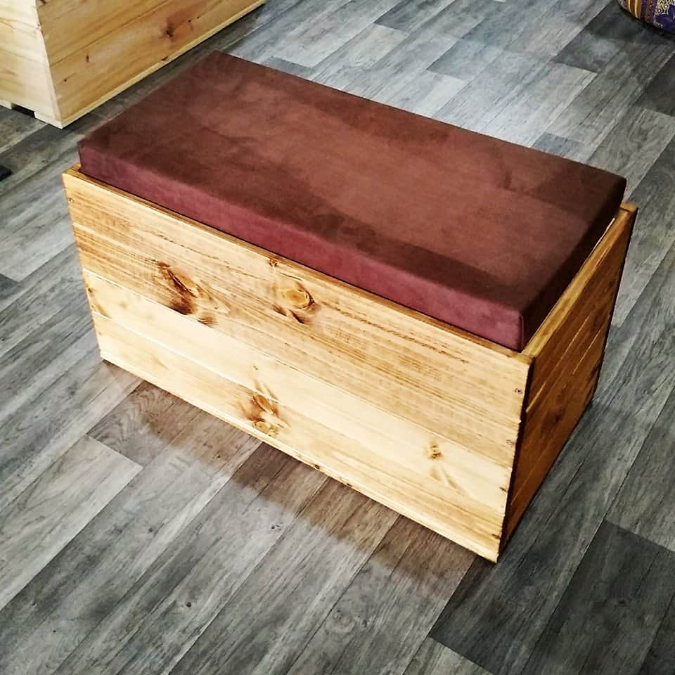 הדום אחסון כולל מזרן.