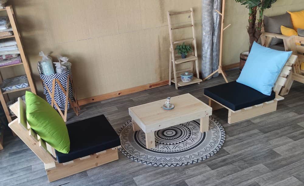 פינת זולה 1+1 ושולחן