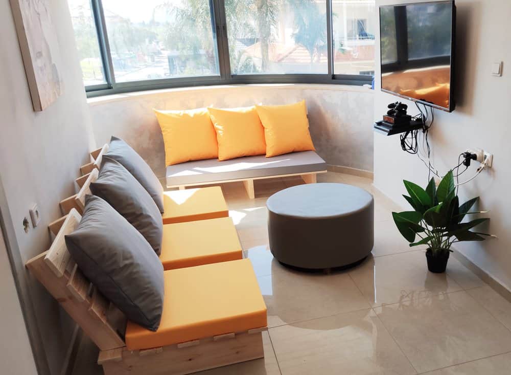 פינת זולה 3+1+1+1 ושולחן