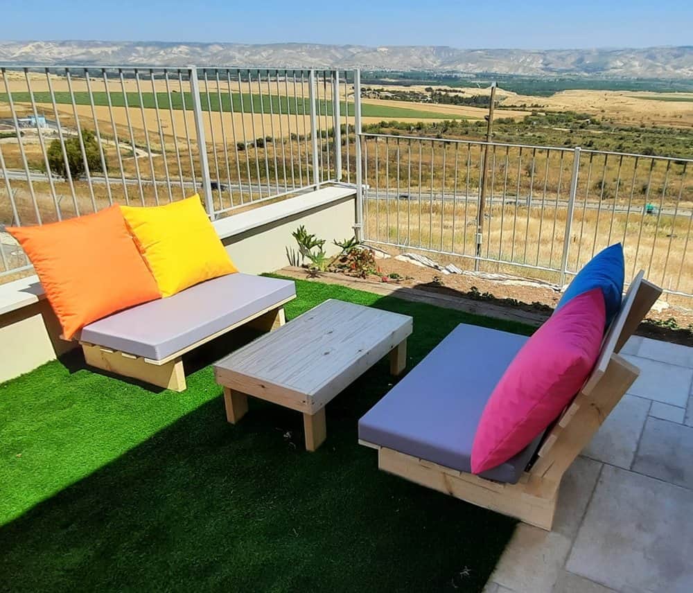 פינת זולה דו 2+2 ושולחן