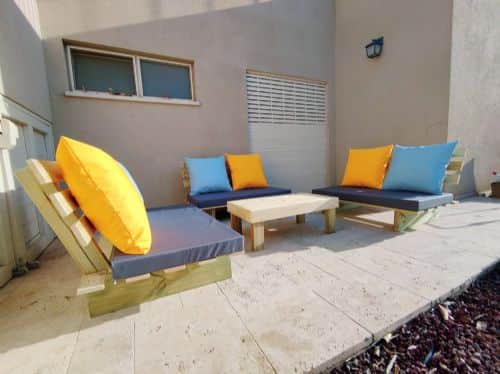 פינת זולה 2+2+2 ושולחן