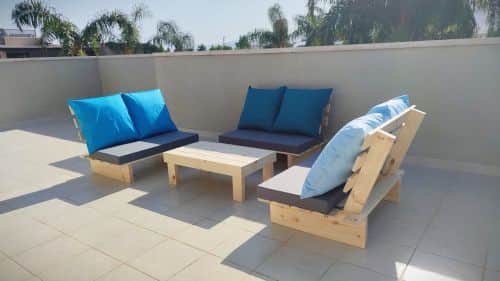 פינת זולה 2+2+2 ושולחן