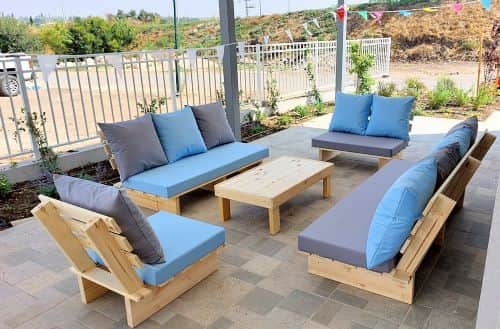 פינת זולה 4+3+2+1 ושולחן