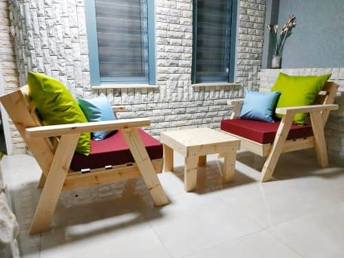 פינת ישיבה מעץ מלא 1+1 ושולחן