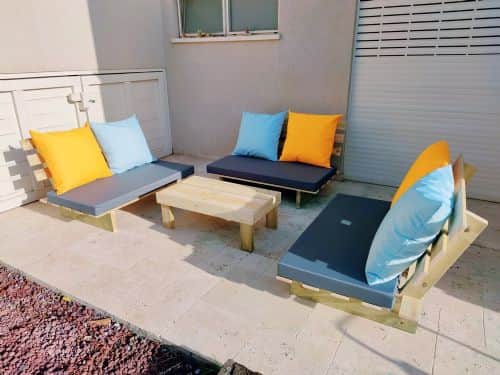 פינת זולה 2+2+2 ושולחן